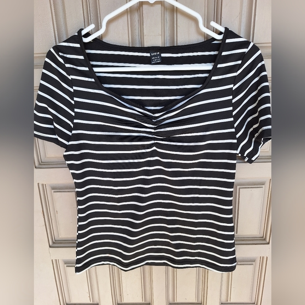Shein Cropped Top SzL Sweetheart Neck Gathered Bust Short Sleeve Blk/Wht Stripes